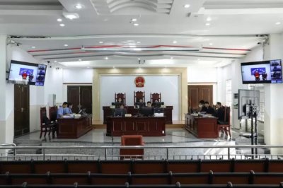 ​广西北海市兴港镇原副镇长黄家明贪污、受贿一案开庭审理