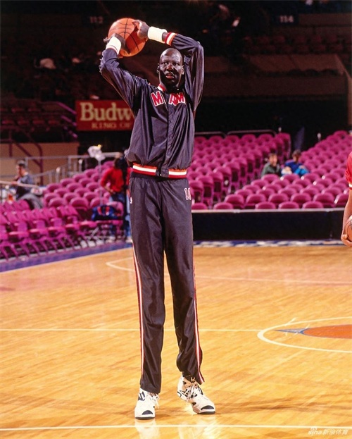 马努特-波尔 - 身高2米31