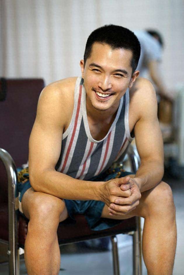 邱泽：演过配角，拿过影帝，却因感情被骂