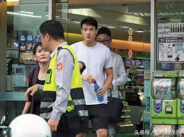 萧亚轩的前男友（萧亚轩的感情生活史）