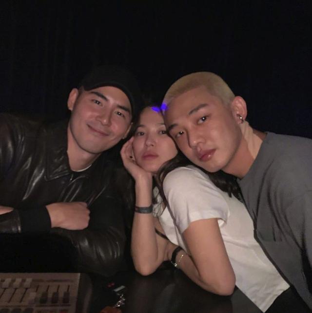 宋慧乔生日亲密照流出，自曝新恋情？