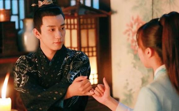 公开否认恋情随后遭女方打脸（刚走红就因新恋情被骂）(7)