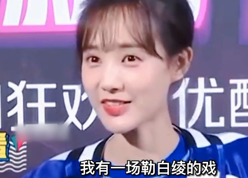 网红开大奔进故宫，李一桐与其合照被扒出，她们之间有何关系？