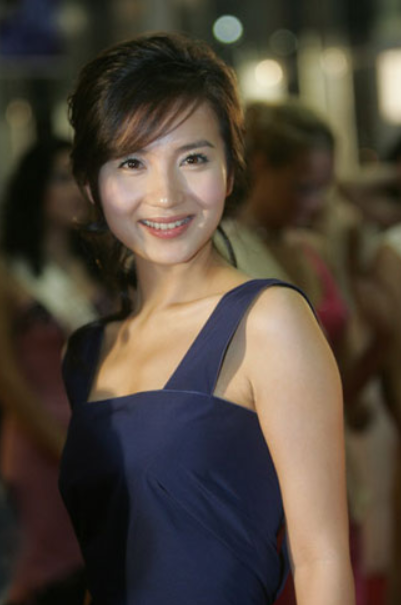 演员陈好：巅峰时嫁银行家老公，如今44岁有儿有女依旧年轻