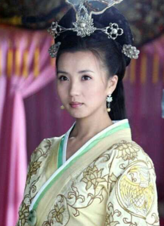 演员陈好：巅峰时嫁银行家老公，如今44岁有儿有女依旧年轻