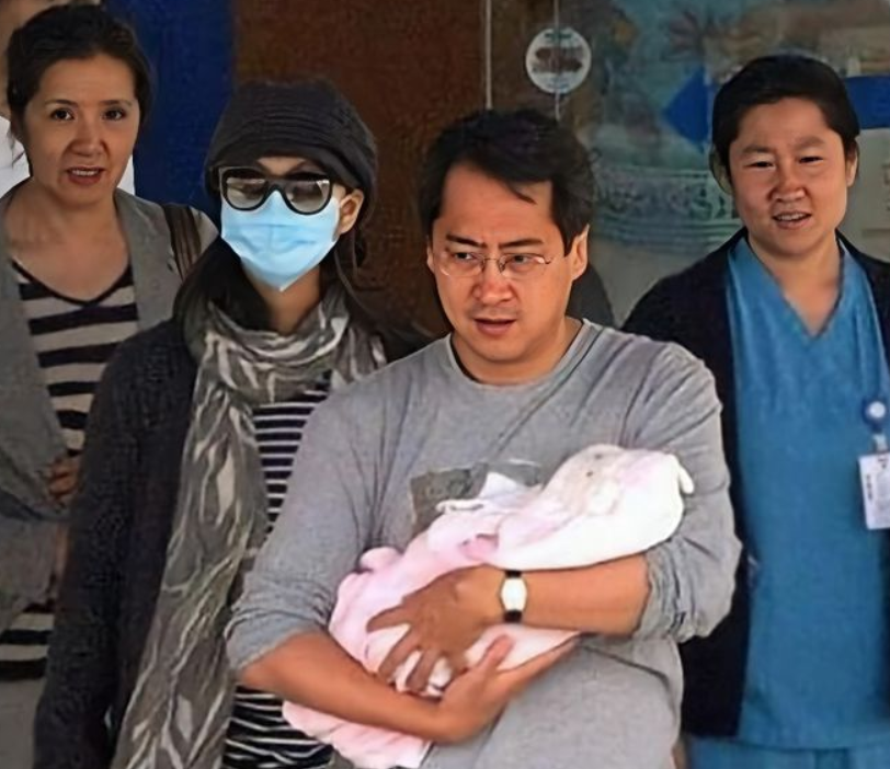 演员陈好：巅峰时嫁银行家老公，如今44岁有儿有女依旧年轻