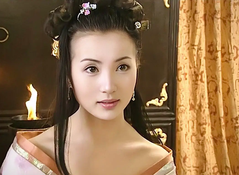 演员陈好：巅峰时嫁银行家老公，如今44岁有儿有女依旧年轻