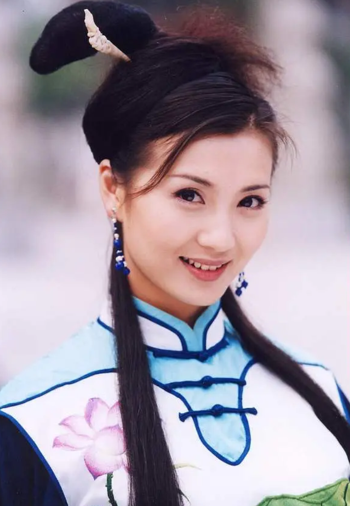 演员陈好：巅峰时嫁银行家老公，如今44岁有儿有女依旧年轻