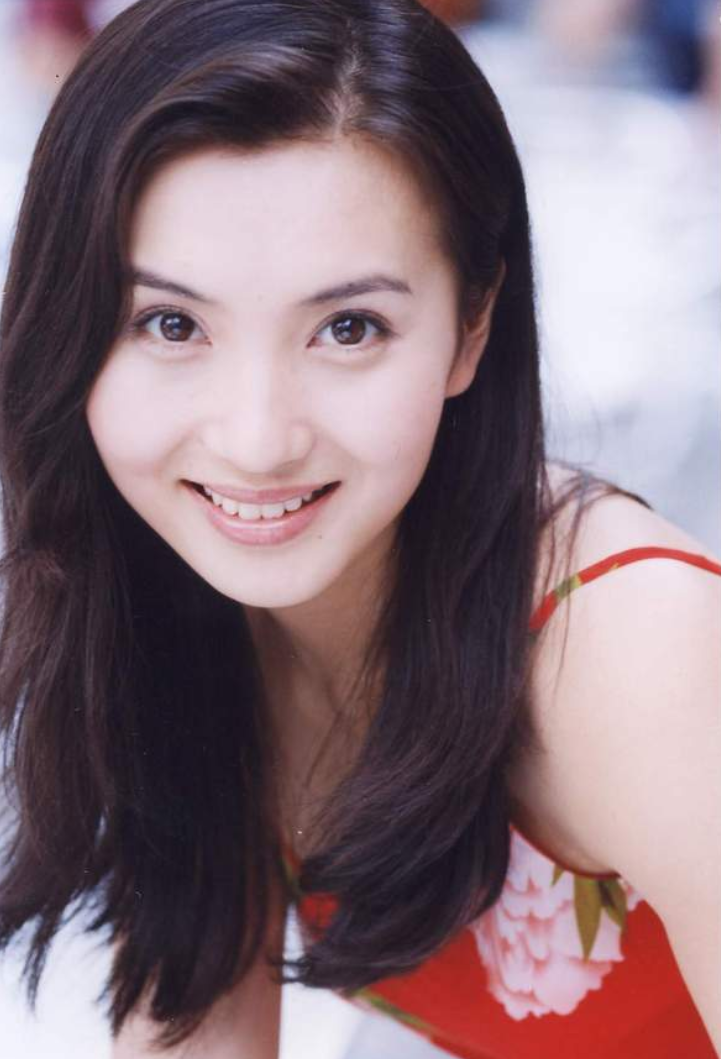 演员陈好：巅峰时嫁银行家老公，如今44岁有儿有女依旧年轻