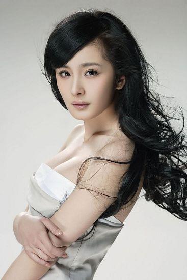 小鲜肉李易峰疑恋林允儿（李易峰相恋8年的女友）(7)