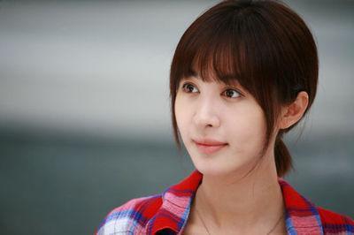 小鲜肉李易峰疑恋林允儿（李易峰相恋8年的女友）(5)