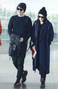 ​谢霆锋高圆圆七年后再度同台！两位俊男美女令人眼前一亮，高圆圆的笑容温柔甜