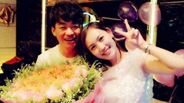 王宝强和马蓉在一起的生活照 这些自拍照 看上去挺甜蜜的