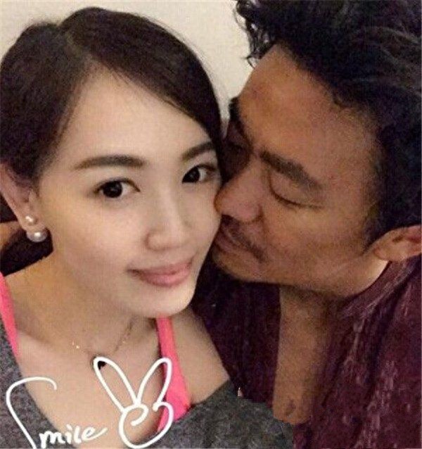 王宝强和马蓉在一起的生活照 这些自拍照 看上去挺甜蜜的