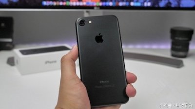 ​iPhone7屏幕摔坏了修一次1200元，官方成本200多块