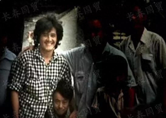 赵本山早年青涩照片曝光，最后一张亮了，哈哈哈