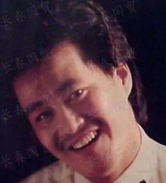 赵本山早年青涩照片曝光，最后一张亮了，哈哈哈