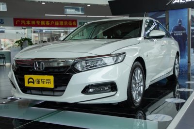 ​2018款雅阁：定位中型车，共9款车型，指导价17.98万-25.98万