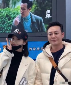 ​张颂文李一桐共赴庆功宴，机场和《狂飙》合照