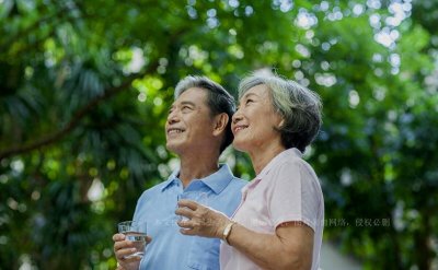 ​五十多岁女人还有婚外情？两个真实案例揭示婚姻中的危机