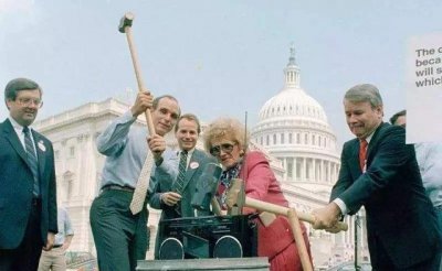 ​日本经济失去的二十年是因为广场协议吗，为什么不拒签广场协议？