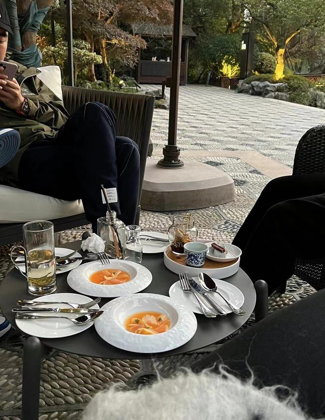 王思聪新女伴身份曝光(王思聪携00后新女友露面)(15)