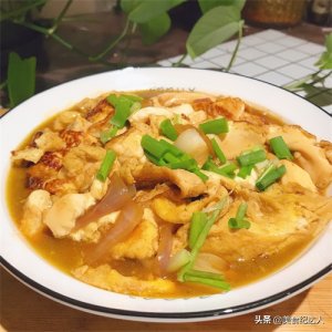 ​嫩豆腐别再做汤了，加点酱汁鸡蛋焖一焖，出锅比肉还好吃，超下饭