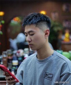 ​男生“两边铲短”发型这样剪超帅的，就剪这3款，潮流帅气有个性