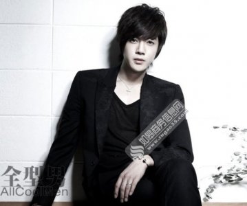 ​韩国最帅男人榜公布 “行走的雕塑”金贤重荣登榜首