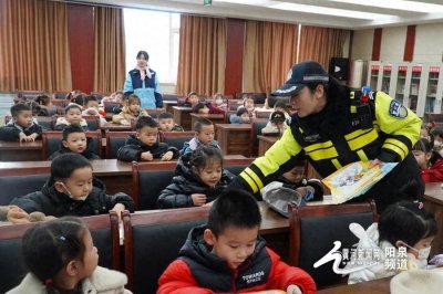 ​阳泉金色阳光幼儿园走进阳泉市公安局交通警察支队四大队开展社会实践活动