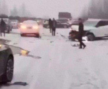 ​山西一高速40辆车先后碰撞致1死6伤，事发路段共发生29起追尾事故