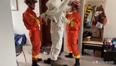 ​蝙蝠赖在居民家，消防出手“一招制蝠”