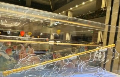 ​全球唯一！2米金箍棒售价180万