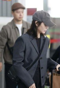 ​李纯携手马頔现身机场！恋情曝光后感情一直甜蜜稳定