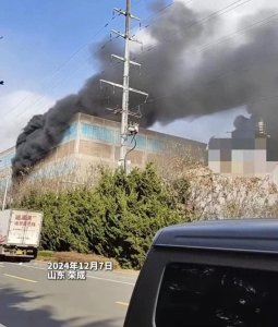 ​威海荣成在建冷库火灾，9人不幸丧生，安全生产需持续重视！