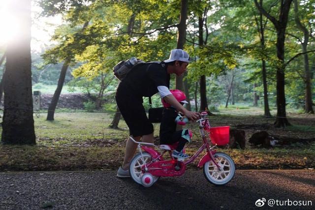 邓超决定息影当全职老爸,孙俪只回复了他9个字!