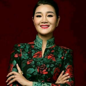 ​经典老歌《祝酒歌》自问世以来，她的演绎最颠覆原唱，她就是降央