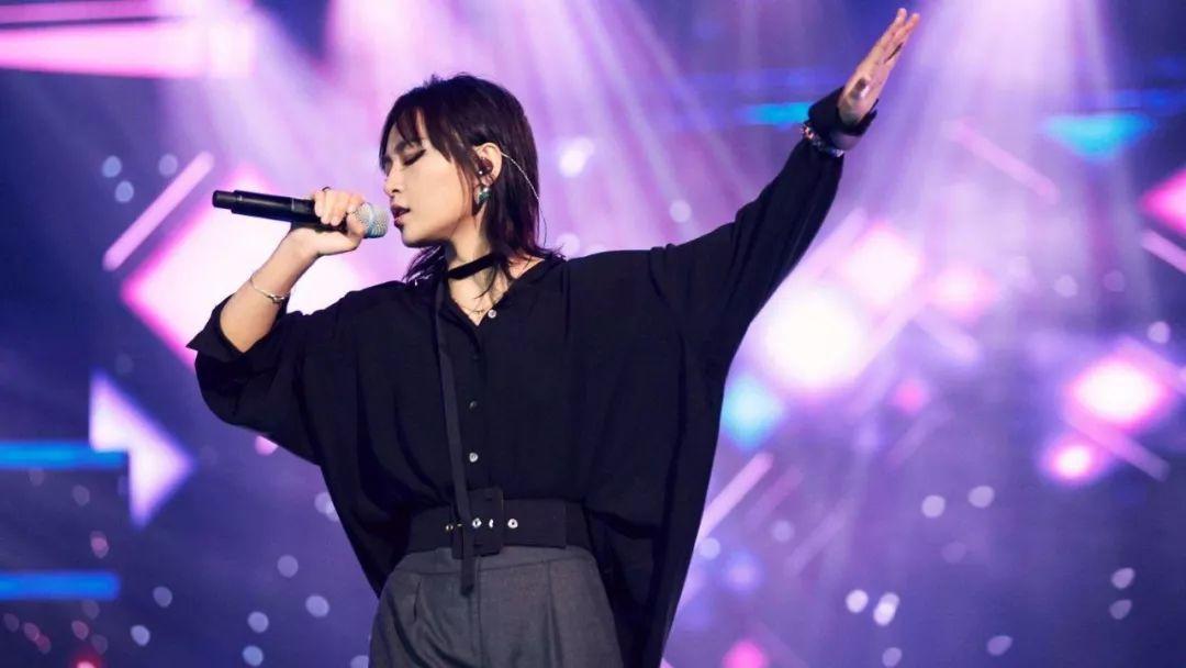 “超女”里人缘最好的歌手周笔畅，十年磨一剑，一朝试锋芒