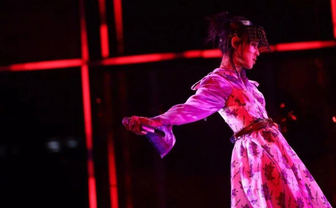 “超女”里人缘最好的歌手周笔畅，十年磨一剑，一朝试锋芒