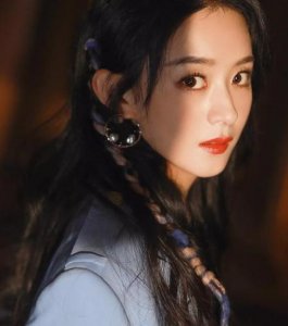 ​赵丽颖的穿衣打扮