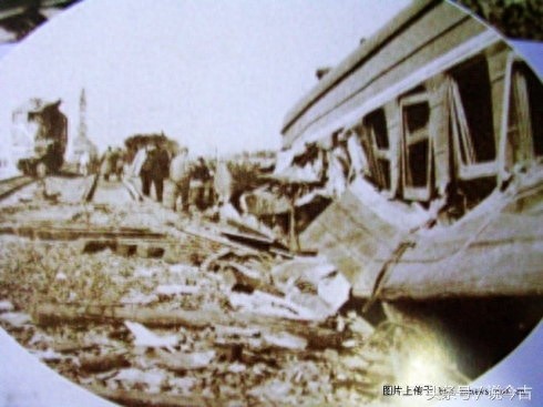 杨庄列车相撞事故现场照片，由于司机睡着而造成的特大事故