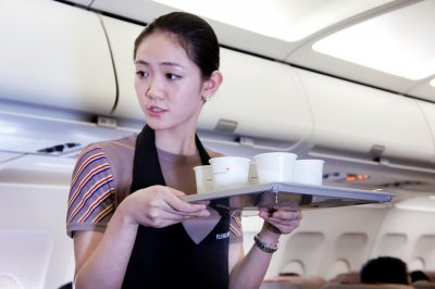​飞机的头等舱好在哪里？为什么有钱人只做头等舱？空姐说出实情