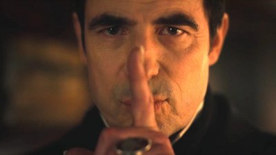 ​《德古拉》2020版：夭寿啦，魔法特又让男主角露屁屁啦