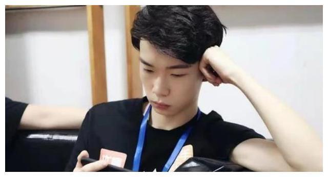 虎牙主播可杰直播误放“电影”被封，网友留言很真实，活该你被封