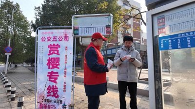 ​一线串起8所高校，武汉大学生坐上赏樱专线，开启浪漫春天之旅