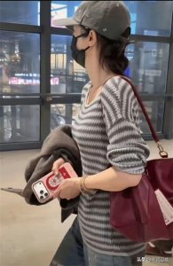 ​董璇机场脱衣辟谣二胎？张维伊父亲死后大转弯，网友：这操作我服